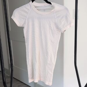 Lululemon Athletica Cream Short Sleeve Tee